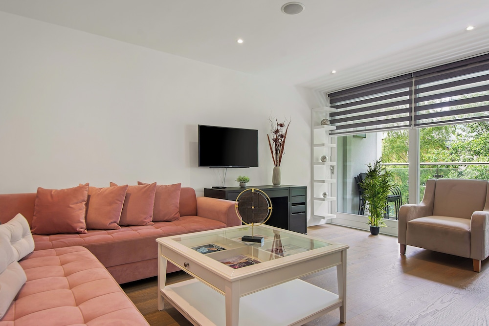 Spacious 3 Bed Apartment in Angel