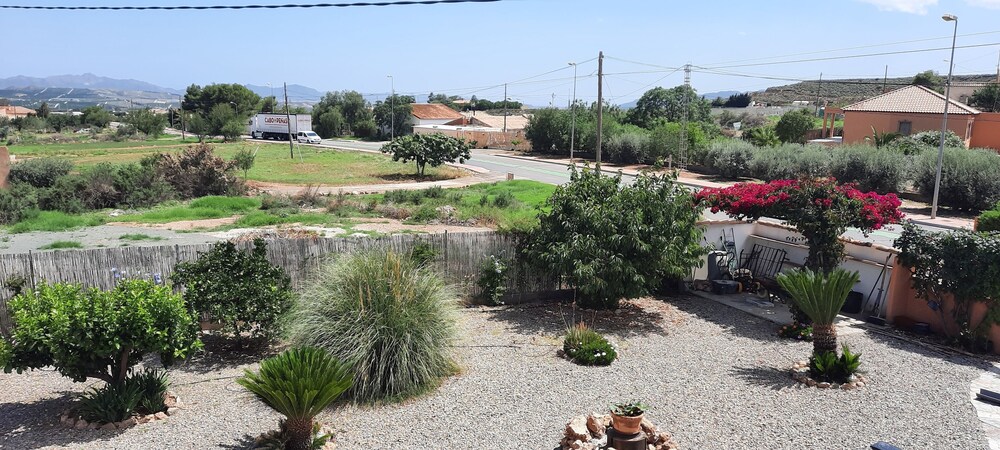 Lorca- Cottage - Sleeps 4 - pet Friendly - Pool
