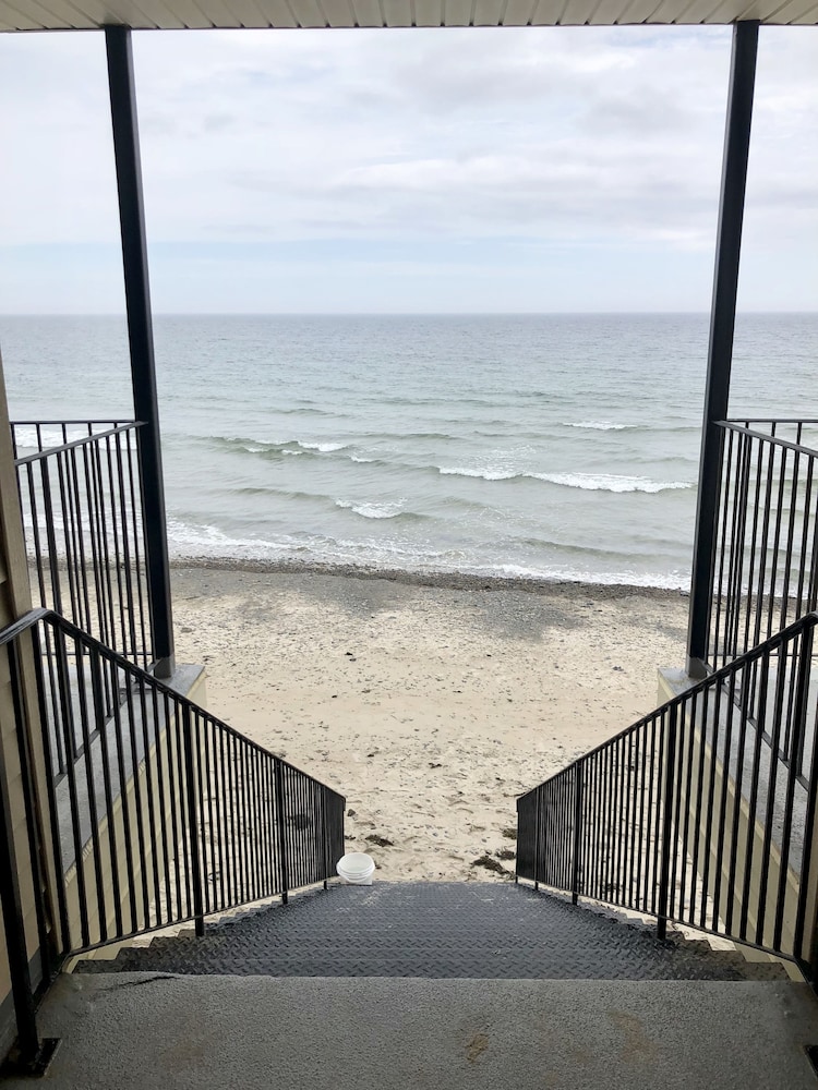 Atlantic Oceanfront Hotel
