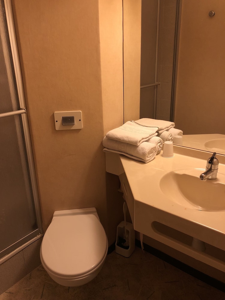 Norton Hotel - Property Image 12