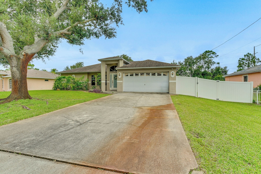 Family Home w/ Pet-friendly Yard in Fort Myers!