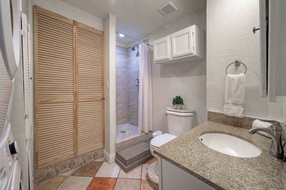 2-unit Home in Golf Cart Zone w/ Patio + Balcony Salty Sunshine: Multi-family Retreat