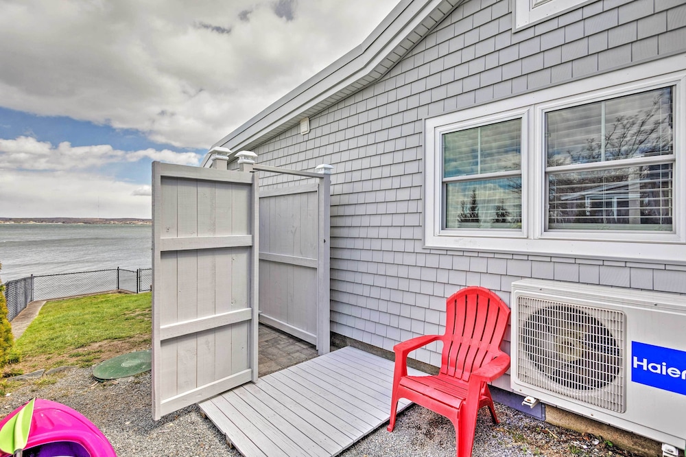 Waterfront Portsmouth Cottage: 8 Mi. From Newport!