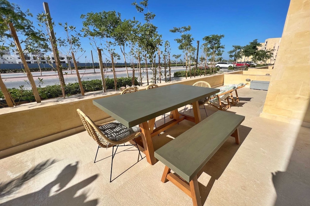 Xuru Stays I Sparky & Summery 2 BDR @ Mangroovy Free Beach & Pool Access