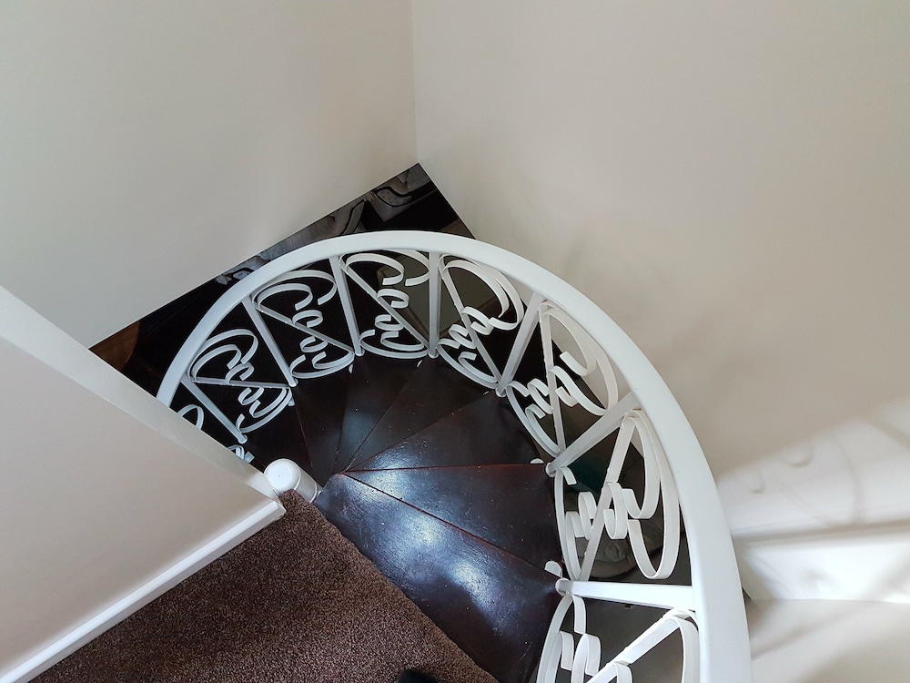 West Drayton Vacations - Aziz Manzil - Property Image 4