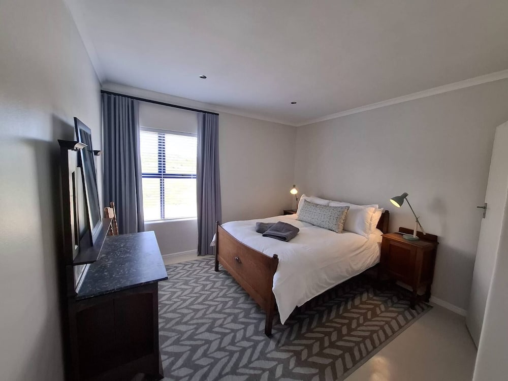 Oosiesrus - Charming Langebaan Villa With Garden View