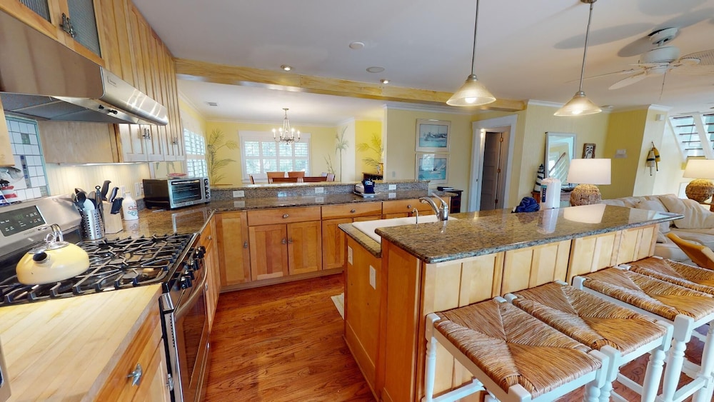 Thirst N' Howl by Tybee Vacation Rentals