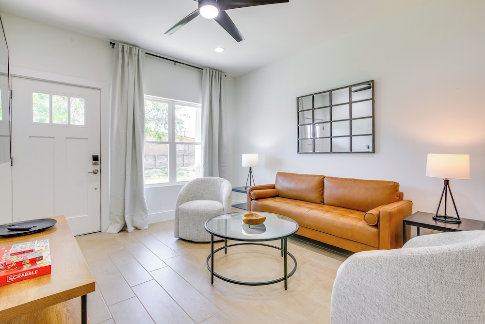 Stylish Brownsville Stay: Coastal Day Trips!