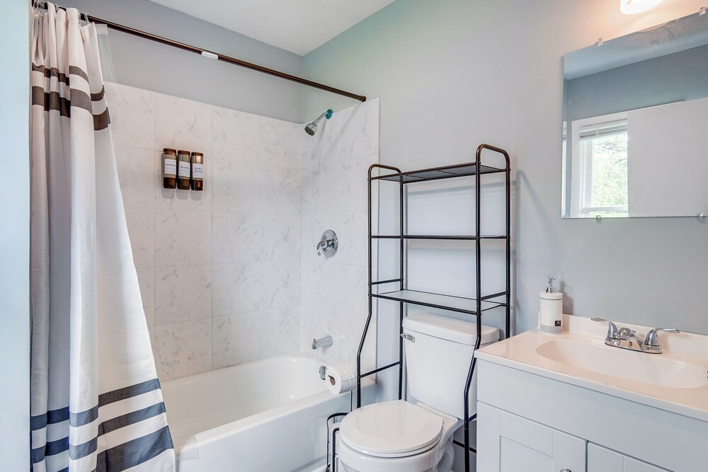 5 Mi to Dtwn: Family-friendly Fayetteville Home!