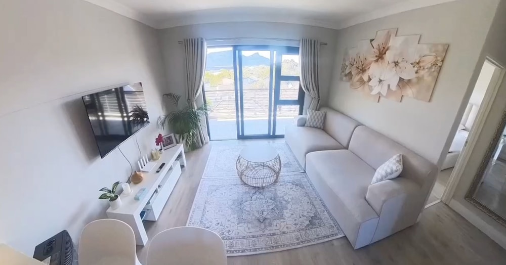 Immaculate 2-bed Apartment in Cape Town