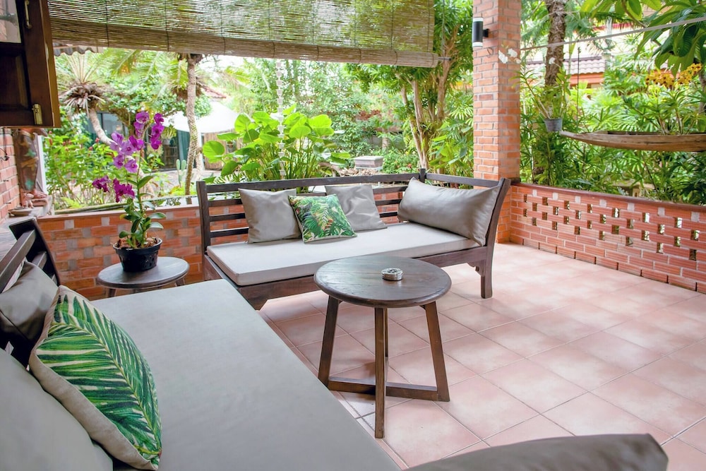 Villa With Private Pool and Mountain Views