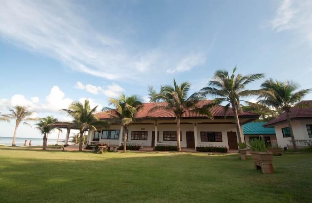 Bansaithong Beach Resort