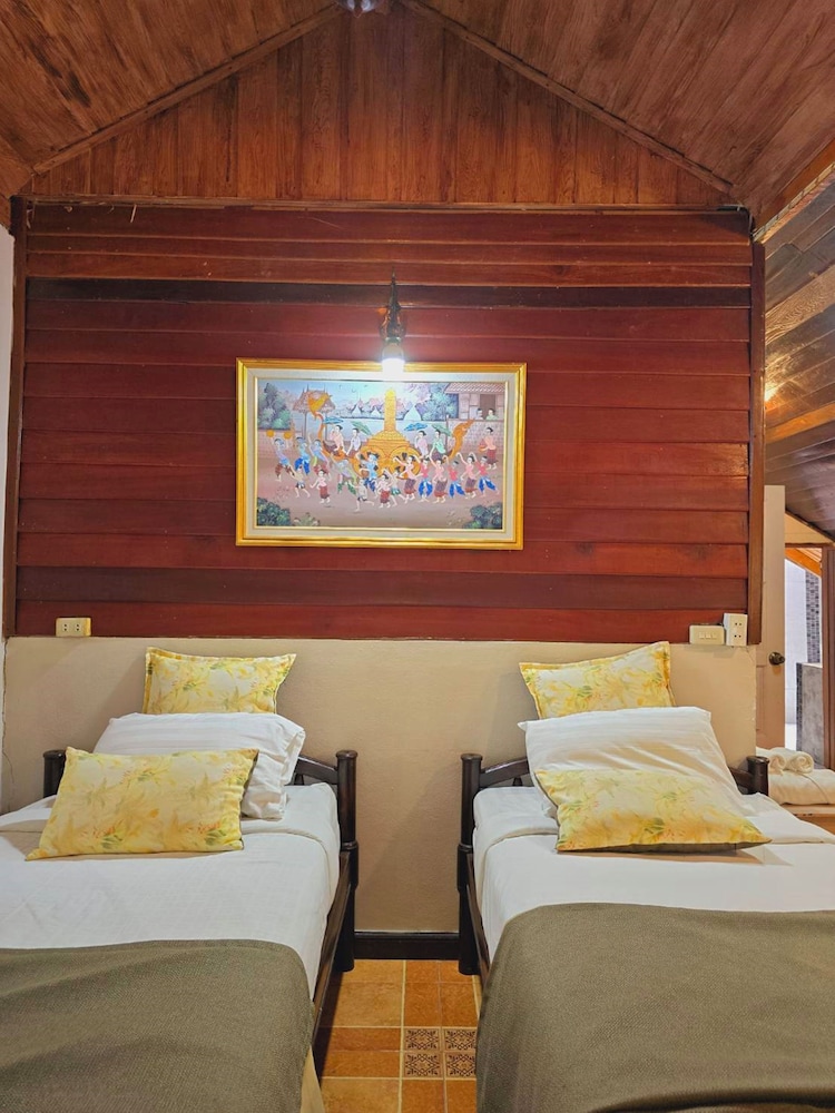Kaengkrachan Boathouse Paradise Resort