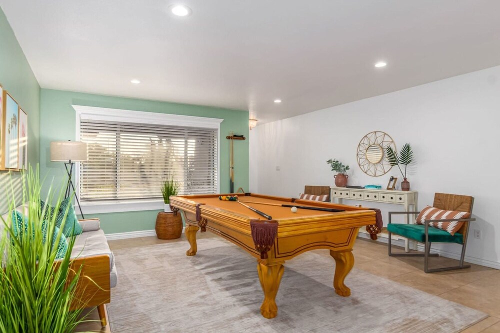 Greenway Oasis Heated Pool Spa Mural Putt Grn