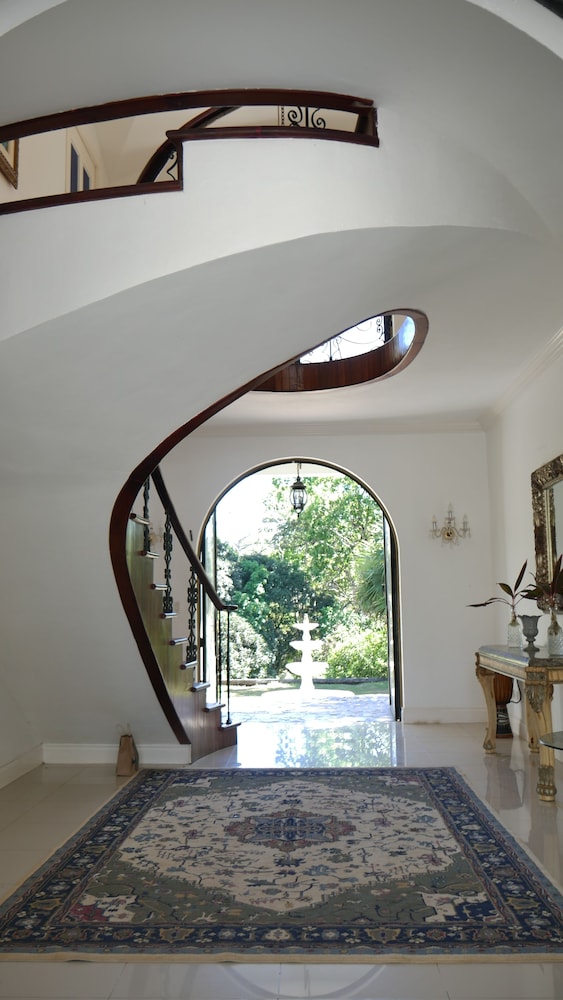 Villa Quebrada Estate