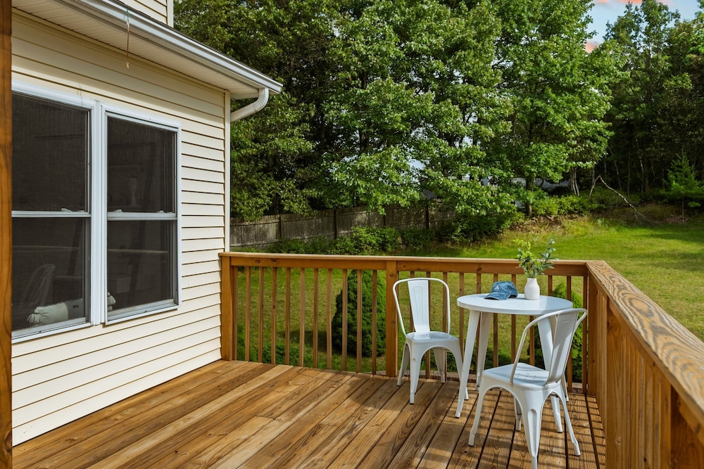For Lake Sake by Avantstay Lakefront Hot Tub View