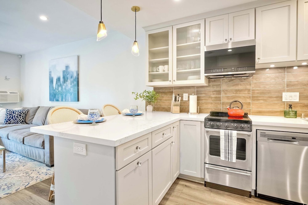 La Costa Comfort - Resort-style Living for 2