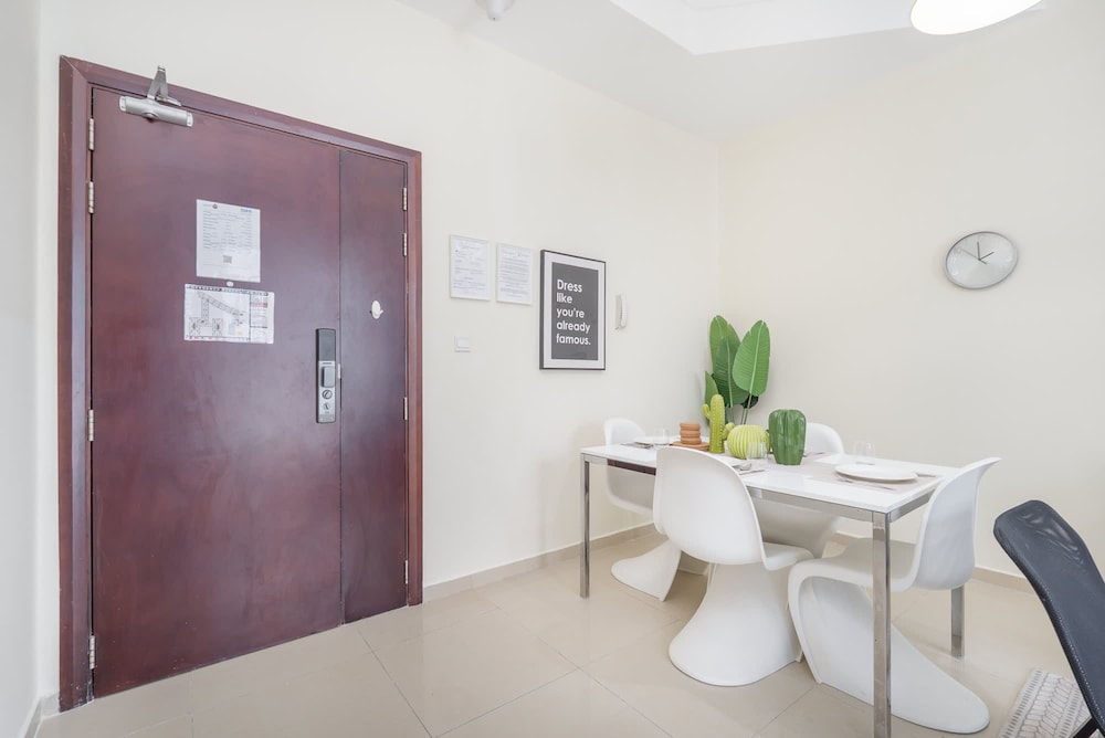 Lovely and Spacious 1BR in DEC Tower Near Marina Walk