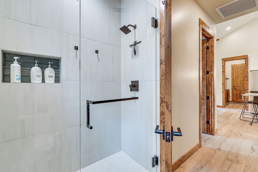 Contemporary & Cozy! Pinetop Country Club Casita
