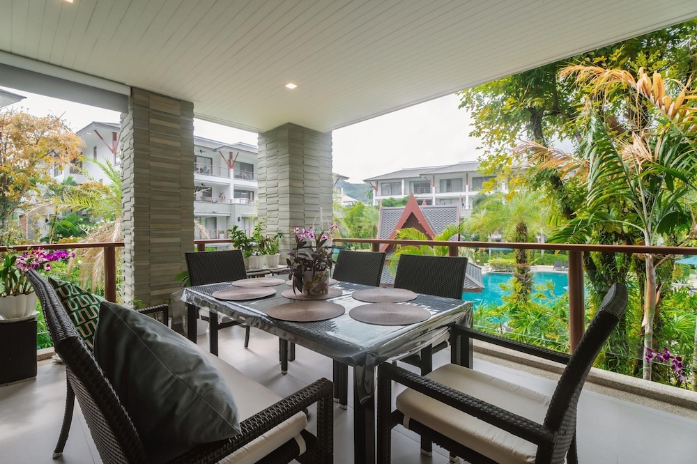 Pearl Of Naithon 3 Bedroom Beachfront Condo