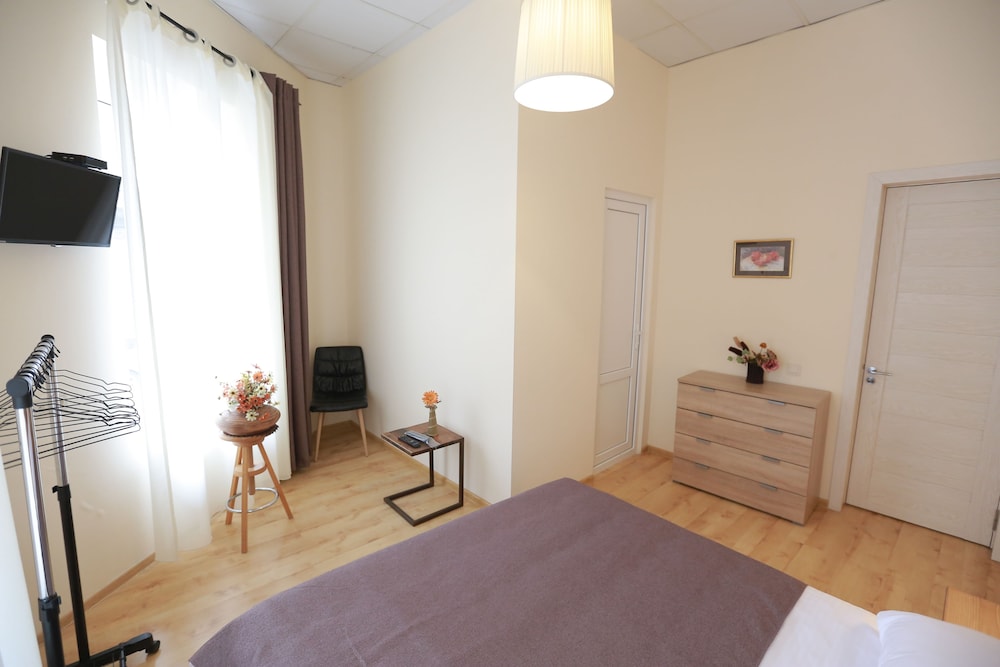 Midtown Hostel