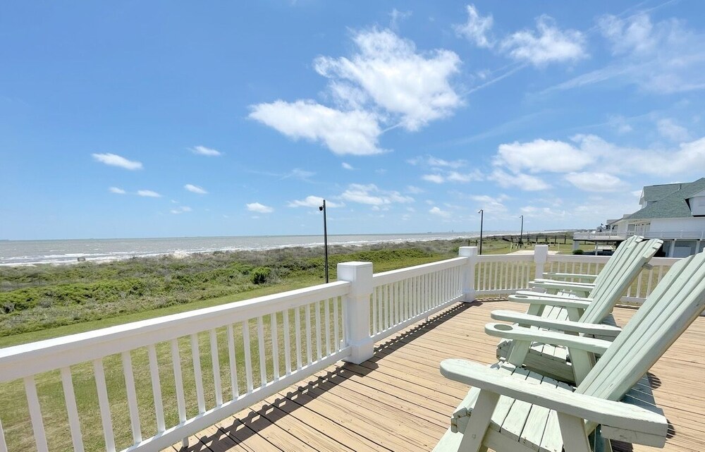 Ocean One 4 Bedroom Home by RedAwning view 5