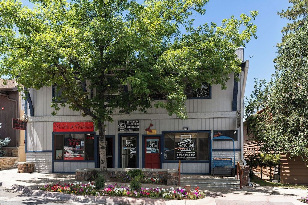 Hotel SoCal Vacations - Village Inn - Image 1