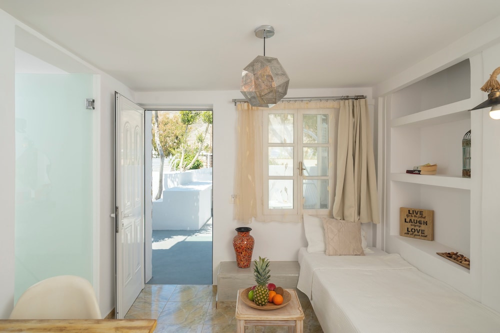 Loukas & Emma Eco Houses
