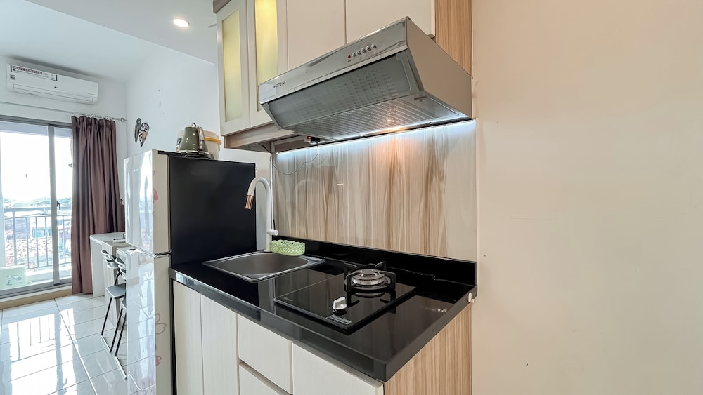 Modern Living Studio Room Apartment M-Town Residence