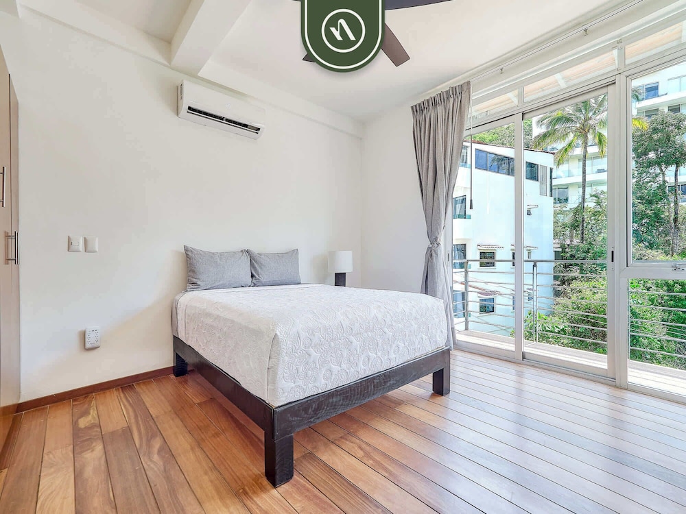 Ecofriendly 2BR Condo - Private Jacuzzi - Rooftop