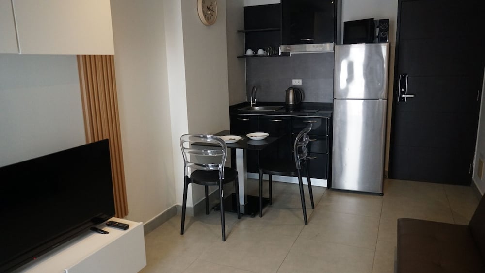 Bright & Breezy -1BR T1 211