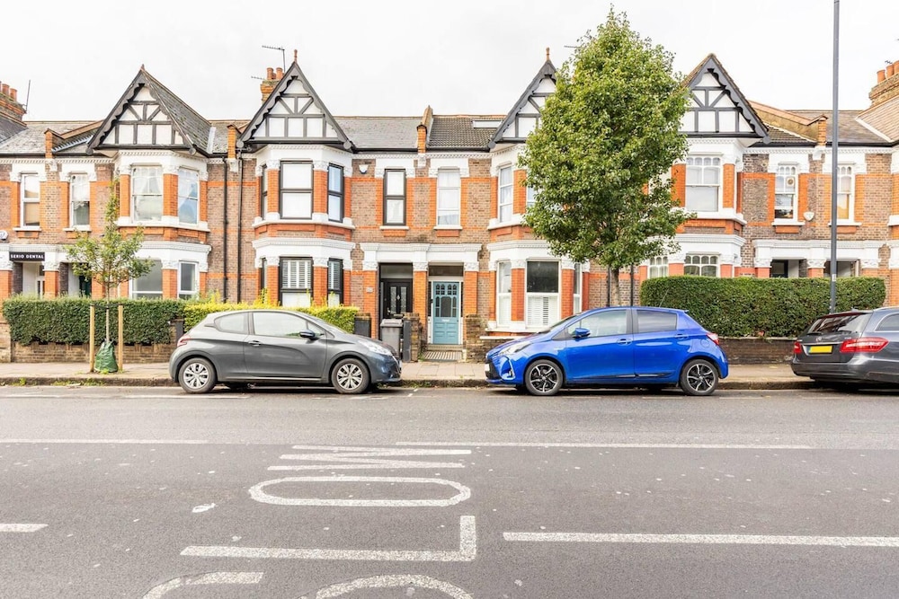 Charming 3-bed Apartment in London