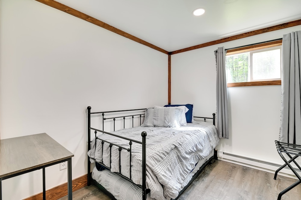 Cozy Catskills Cabin - 12 Mi to Windham Mountain! view 4