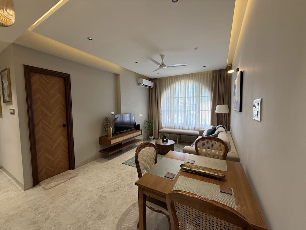 Stylish 1BR With Pool 5 Mins to Candolim Beach