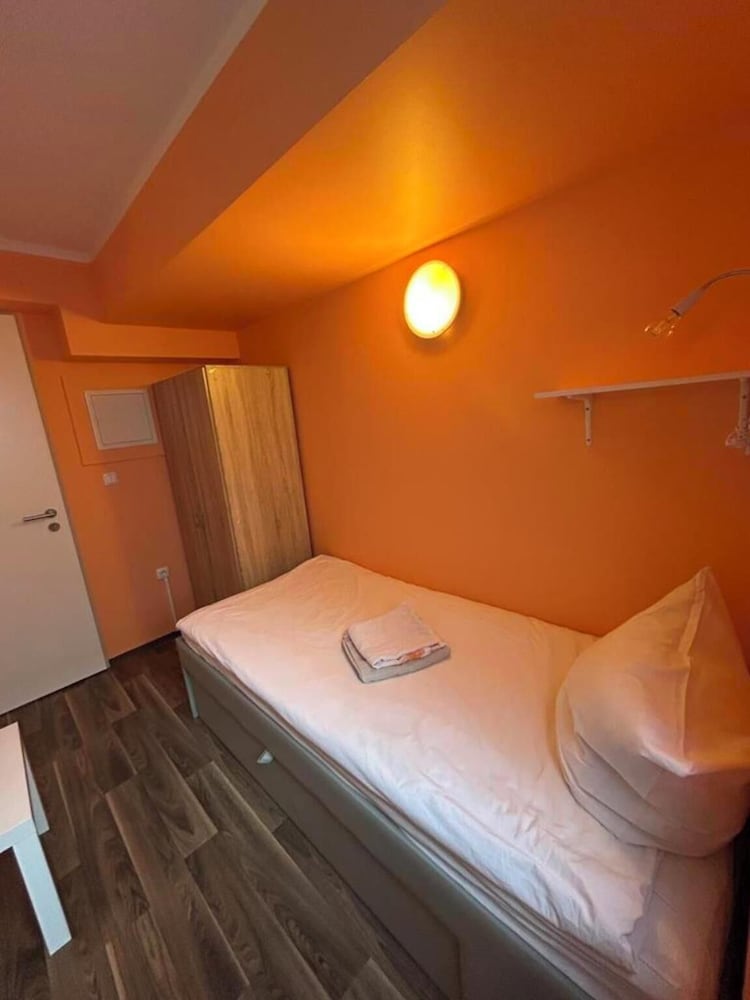 2-Rent Group Hostel Apartments SEN14