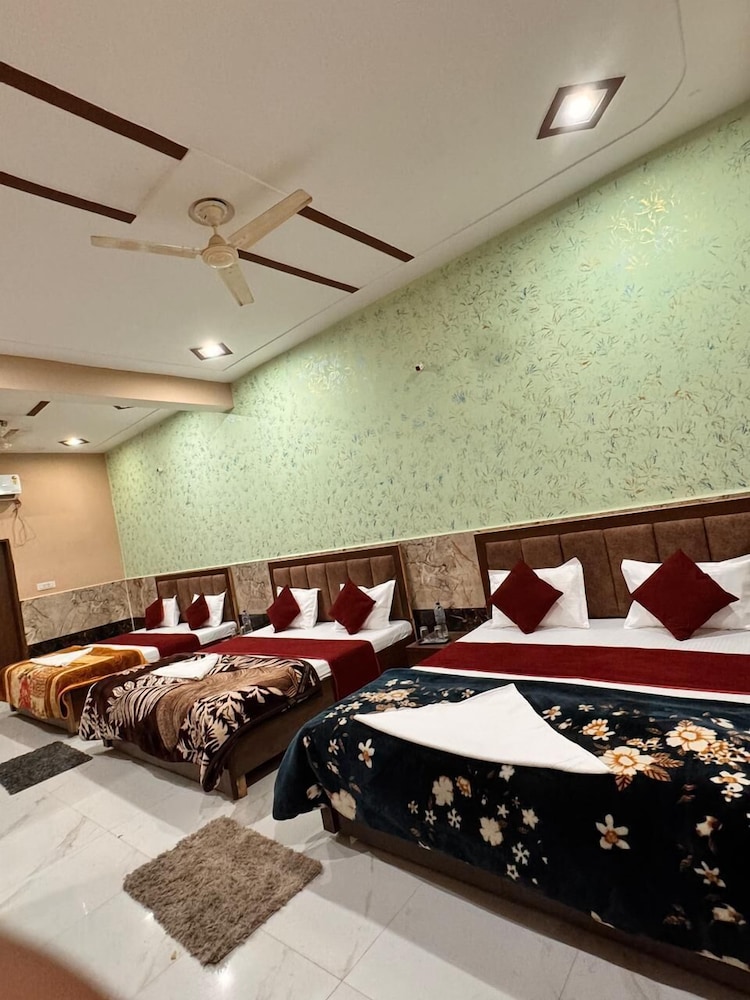 Hotel Raghav Dham