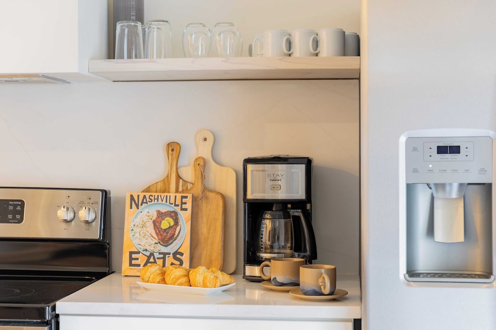 Sleeps 28 2 Units Near DT Nashville Outrider by Avantstay