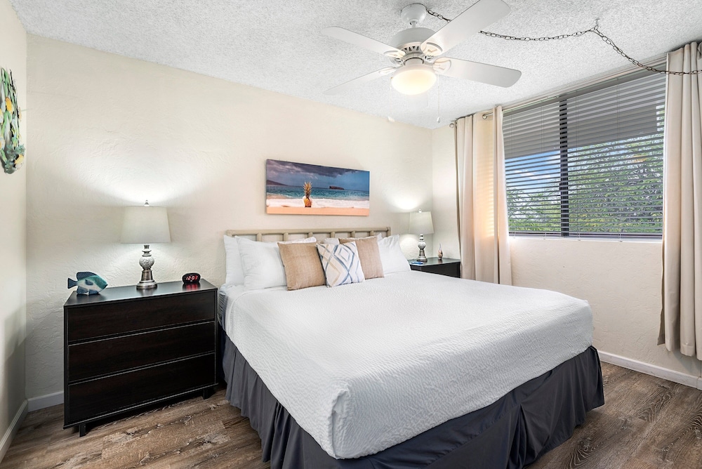 Condo With Central AC - Partial Ocean View - Concierge - Near Magic Sands Beach - Vrkcv