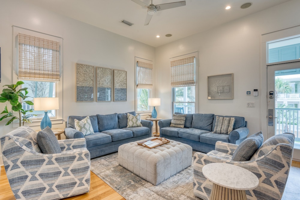 Destin Dream by Avantstay 2-story Home Walk to Beach Hot Tub Golf Cart