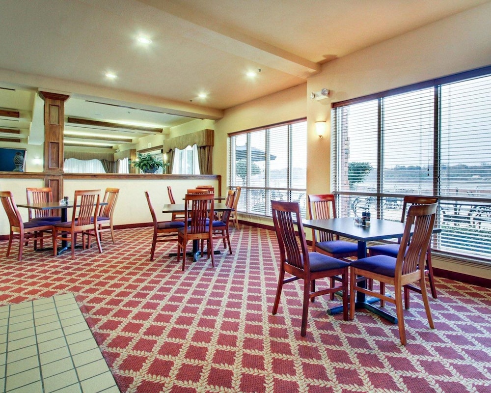 Clarion Suites - Property Image 6