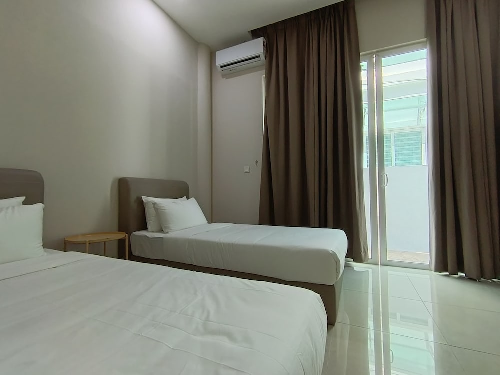myRoom at 11 J Adams