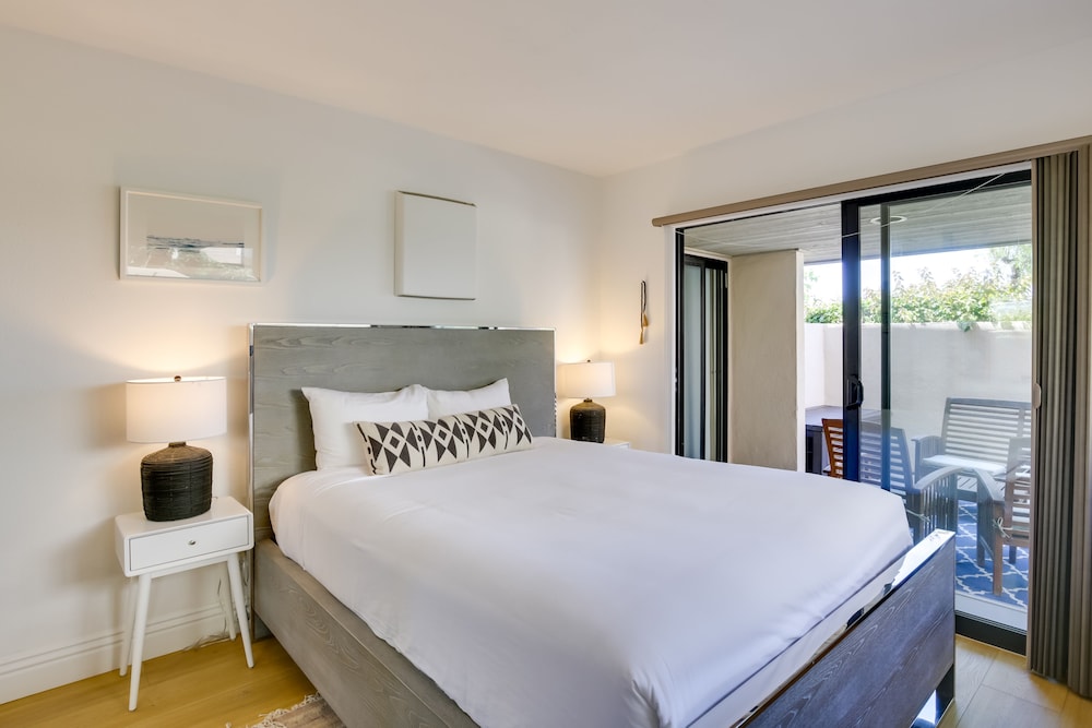 Solana Beach Condo w/ Community Pool, Beach Access
