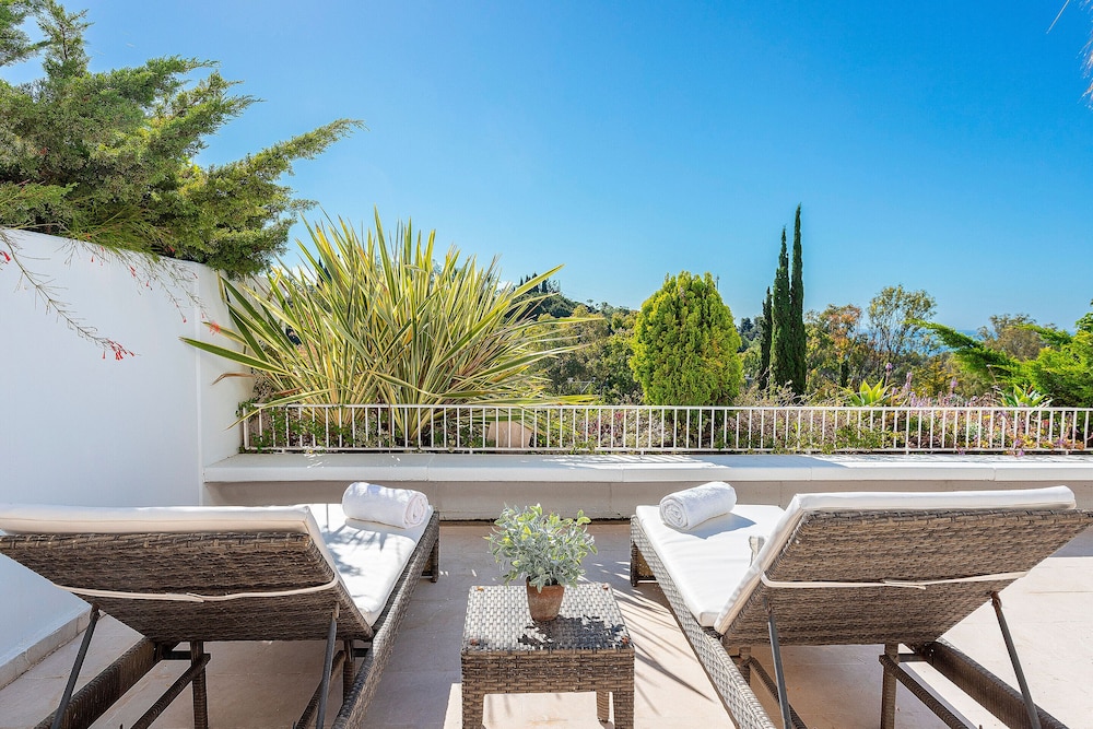 Genteel Home Las Lomas