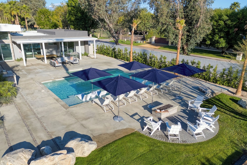 The Polo Villas by AvantStay – Modern Oasis Near Empire Polo Club