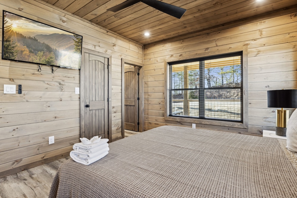 Jerne To The Top 4 Bedroom Cabin