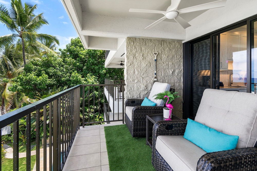 Oceanfront Elegance 2BR w/ Panoramic Views, Pool, Lanai + Concierge - Vrkcv