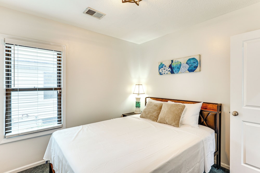 Walk to Macken Park: Home w/ Fenced Yard & Patio