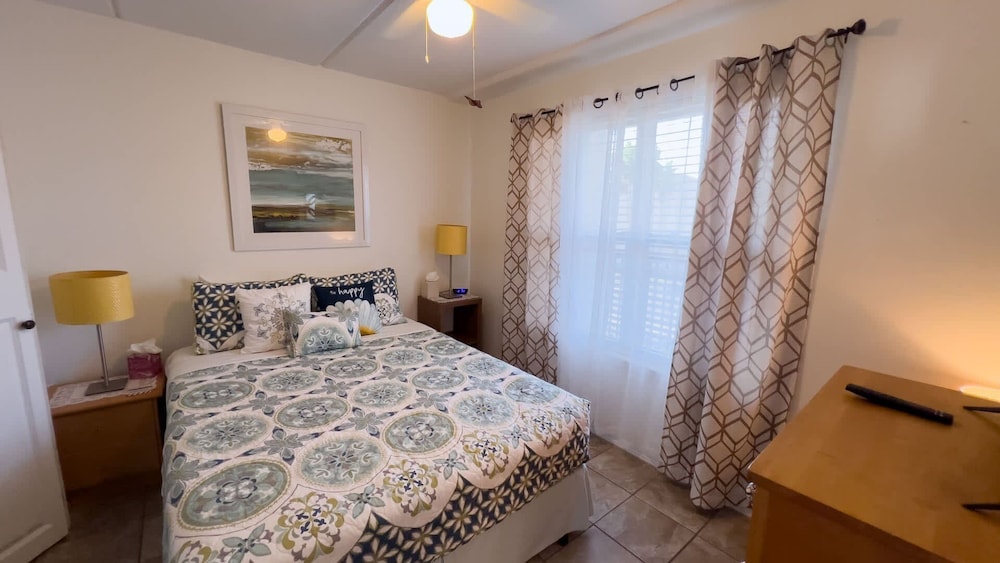 Cozy Family Retreat Steps To Beach Pool / Hot 2 Bedroom Apts