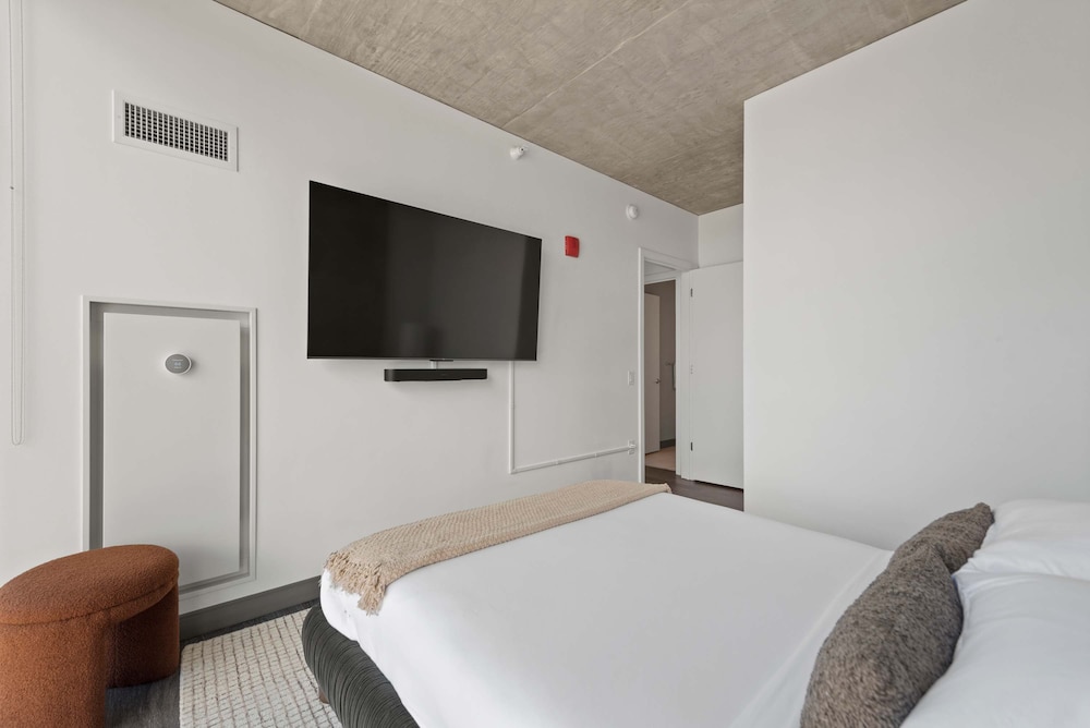 Cloud9 6 apt for 30ppl Fulton Market The Nouveau