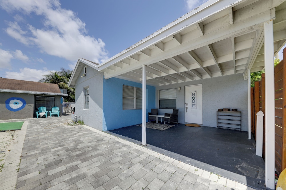 Patio & Heated Swim Spa Access: Home in Hollywood